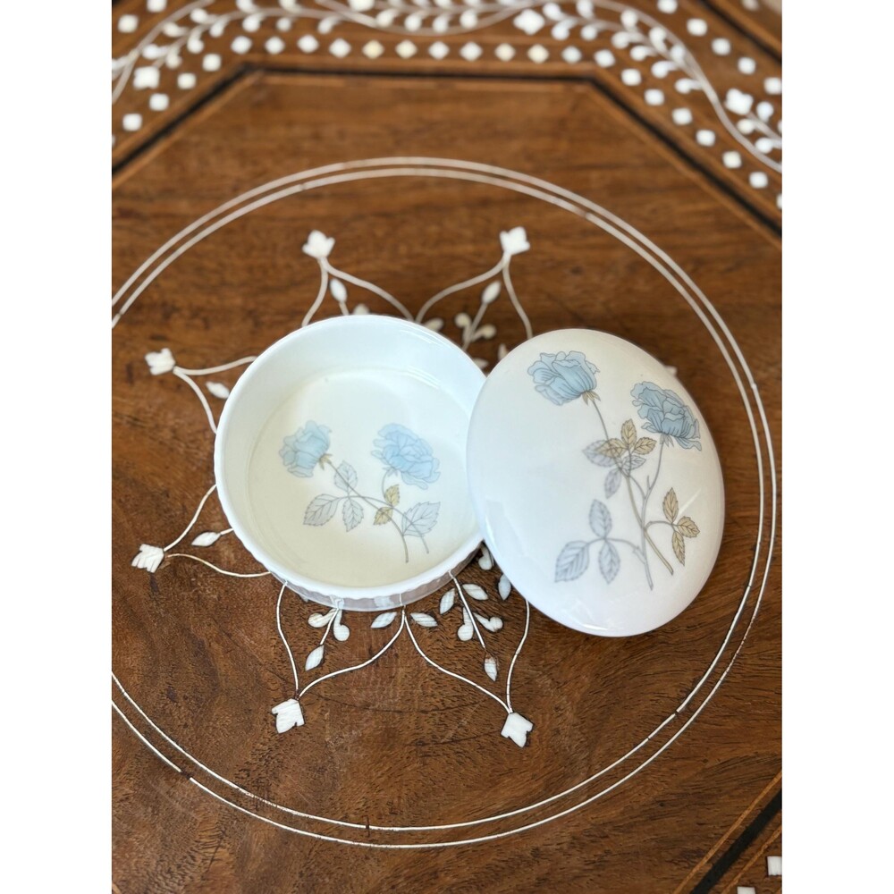 Vintage Wedgwood ‘Ice Rose’ Small Round Porcelain Jewelry Trinket Box England